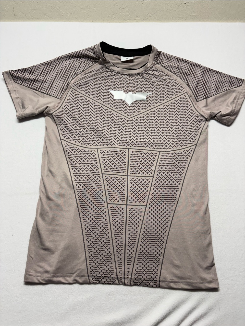 YoungLA Batman Superhero Compression Shirt Tan Black Armor Print Mens XL Gym Tee